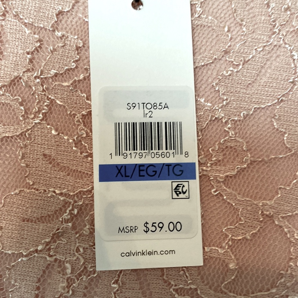 Never worn lace with a liner inside very good condition dressy top